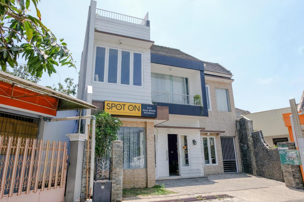 Spot On 1712 Griya Shanta Residence Μαλάνγκ Εξωτερικό φωτογραφία