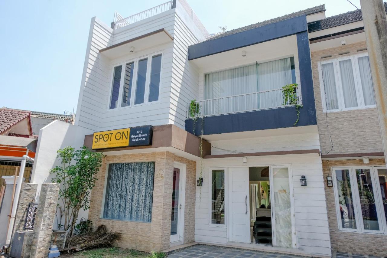 Spot On 1712 Griya Shanta Residence Μαλάνγκ Εξωτερικό φωτογραφία